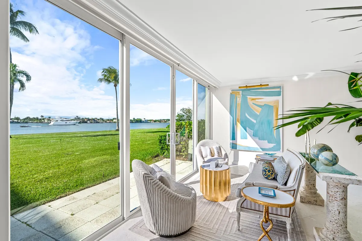 SITTING_AREA_RIGHT_DT at 2170 Ibis Isle Road 1, Palm Beach