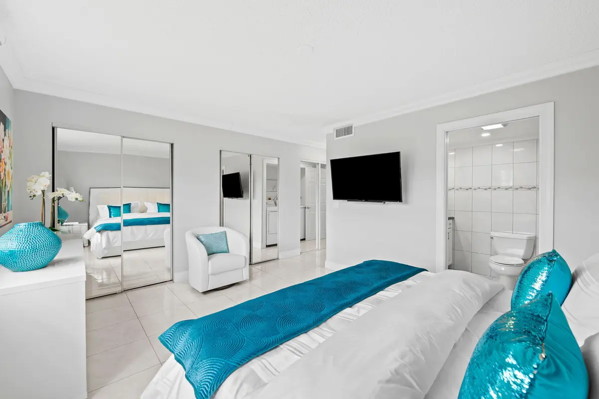 19-web-or-mls-DSC_9138 at 170 SE 5th Avenue 103, Dania Beach