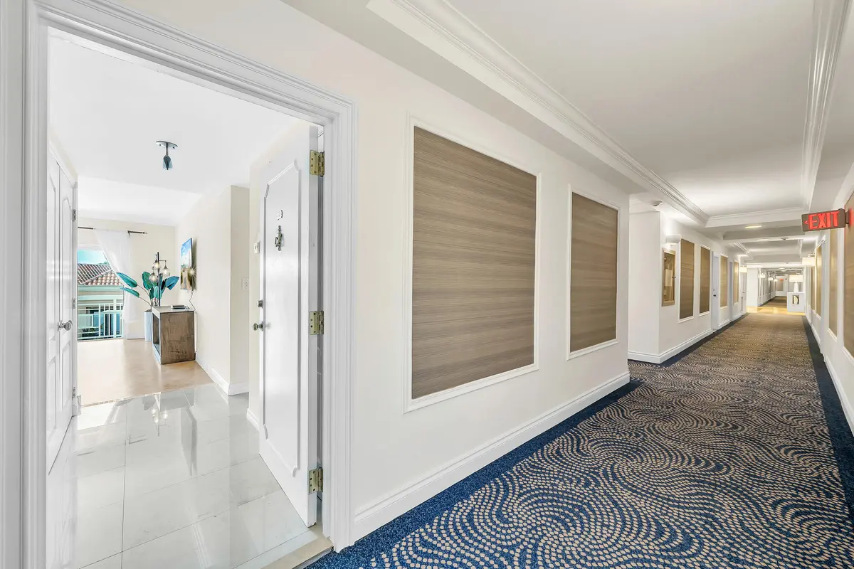 3 Catwalk at 250 N Bradley Place 402, Palm Beach