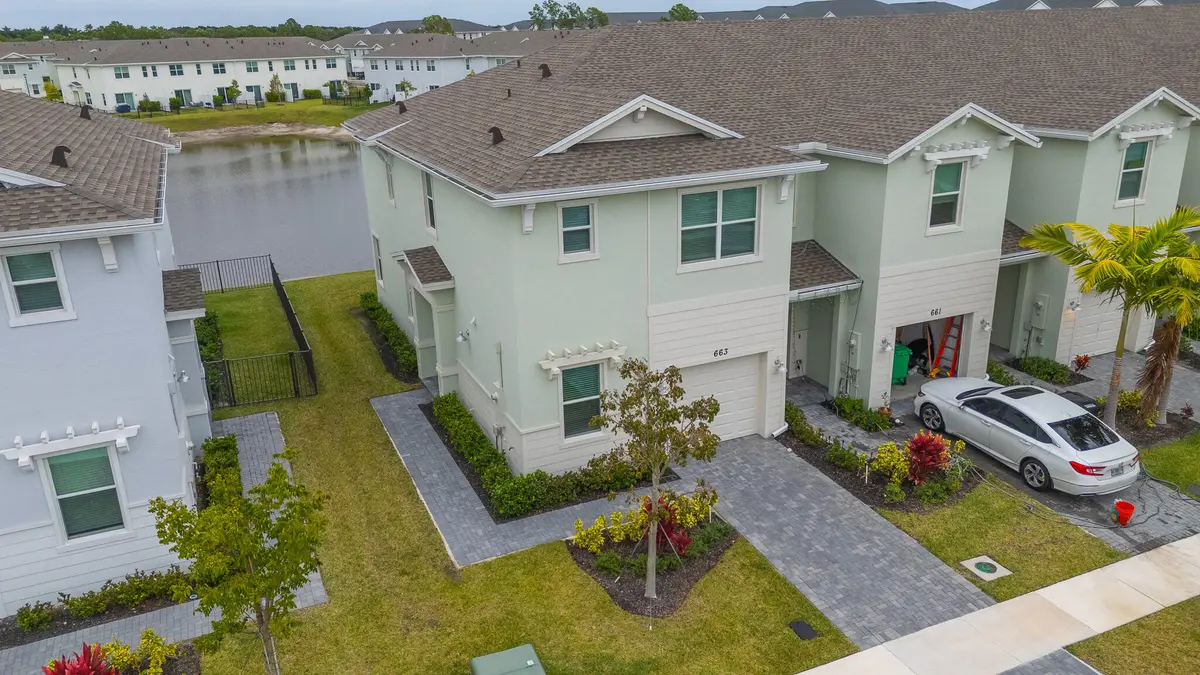 663 SE Lake Falls Street, Port St. Lucie, FL – photo 1