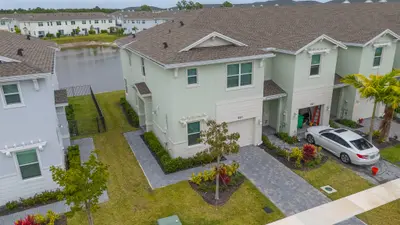 663 SE Lake Falls Street, Port St. Lucie – sold