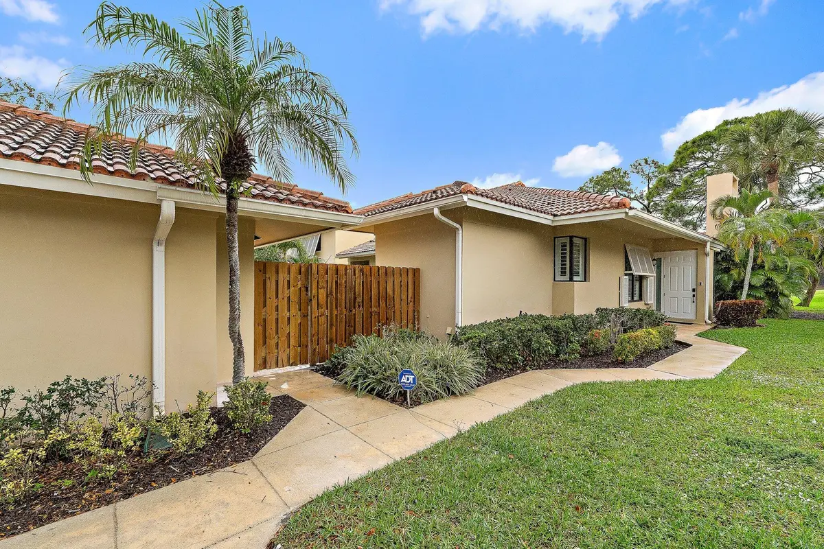 015-150OldMeadowWay-PalmBeachGardens-SMA at 150 Old Meadow Way, Palm Beach Gardens