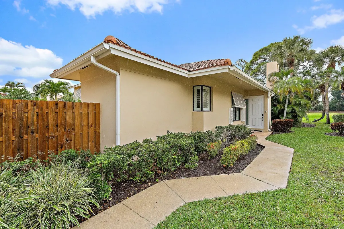 016-150OldMeadowWay-PalmBeachGardens-SMA at 150 Old Meadow Way, Palm Beach Gardens