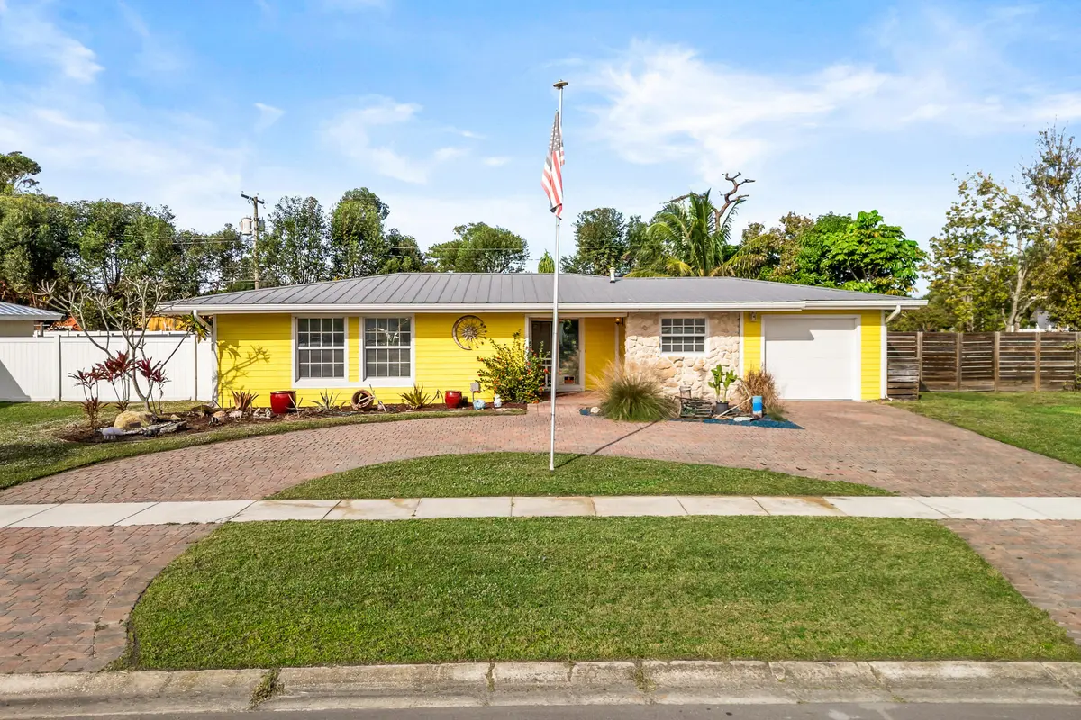 Front Elevation at 1425 SE San Sovina Terrace, Port St. Lucie