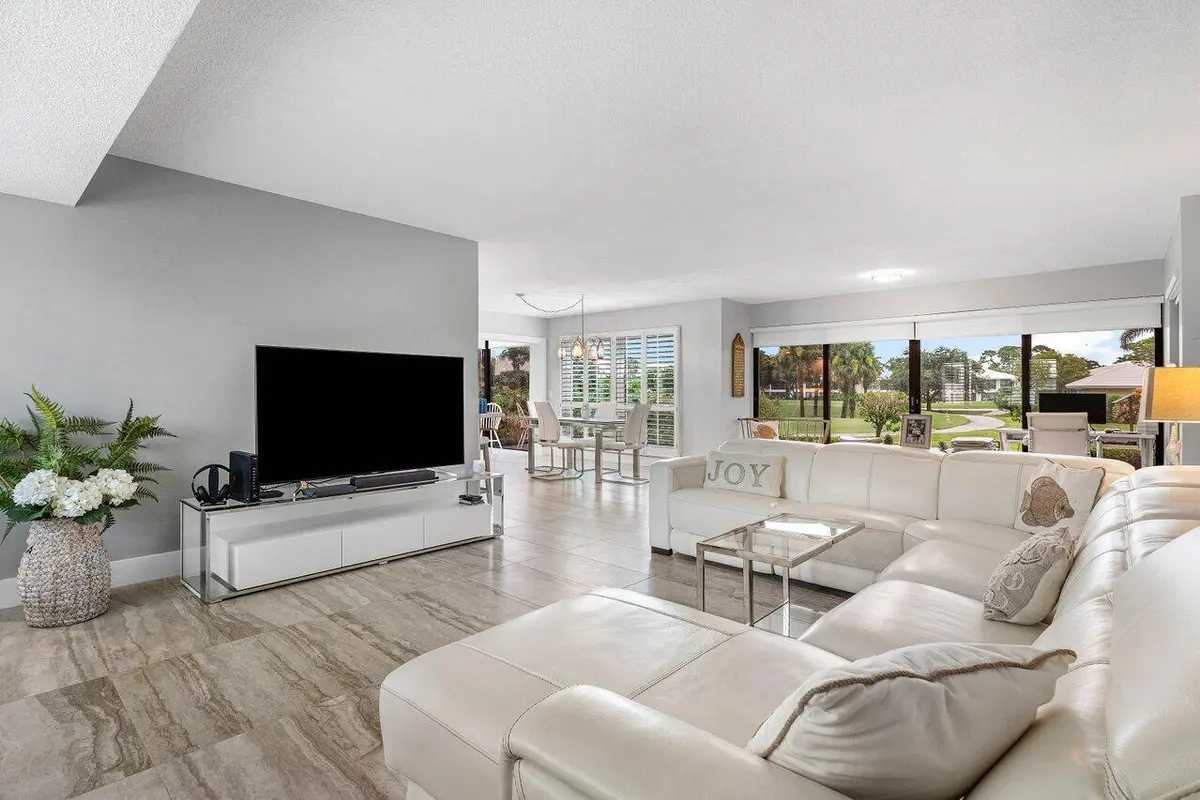 Interior living area at 3665 Quail Ridge Drive Bobwhite B, Boynton Beach