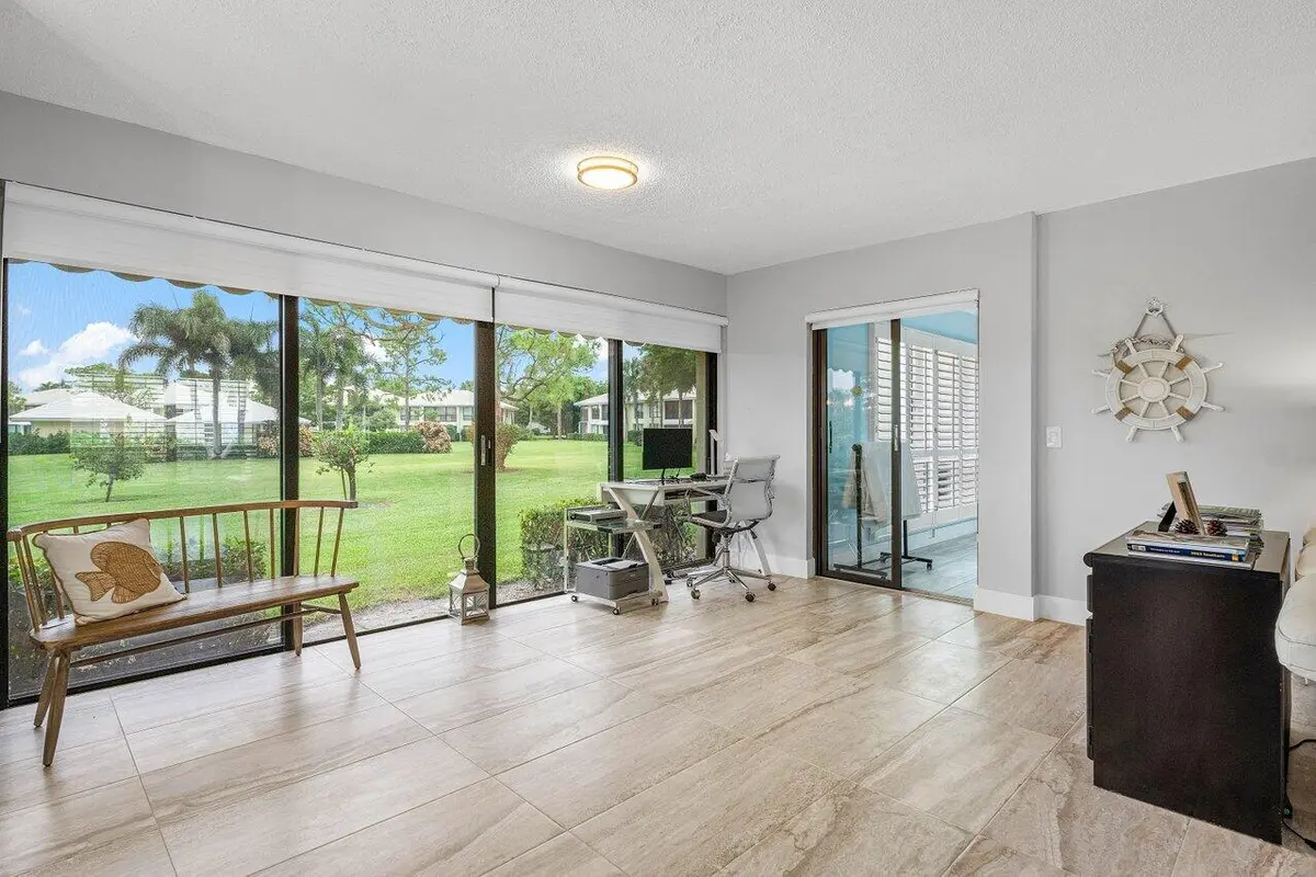 Interior living area at 3665 Quail Ridge Drive Bobwhite B, Boynton Beach