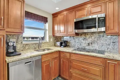 806 SE 7th Street 403, Deerfield Beach – Condominium for sale