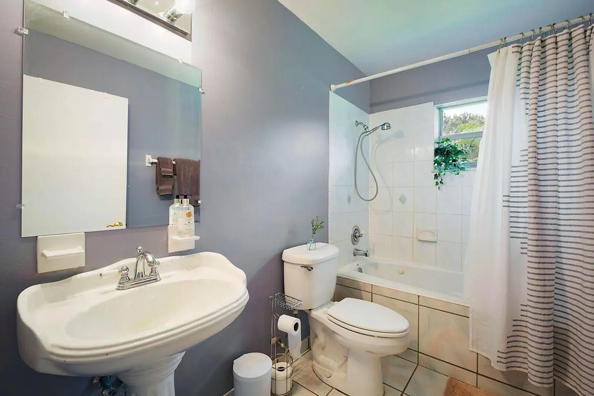 359 bathroom at 359 W D Road, Loxahatchee Groves