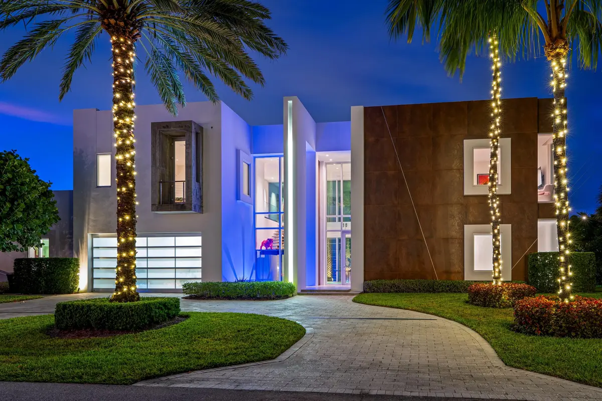 FRONT_LEFT_LIGHTS_DT at 6238 N Ocean Boulevard, Ocean Ridge