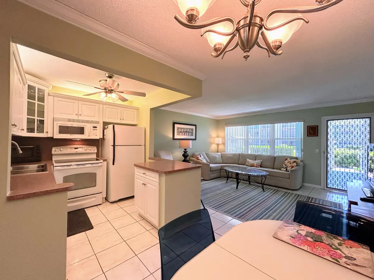 Open kitchen at 450 Horizons E 107, Boynton Beach