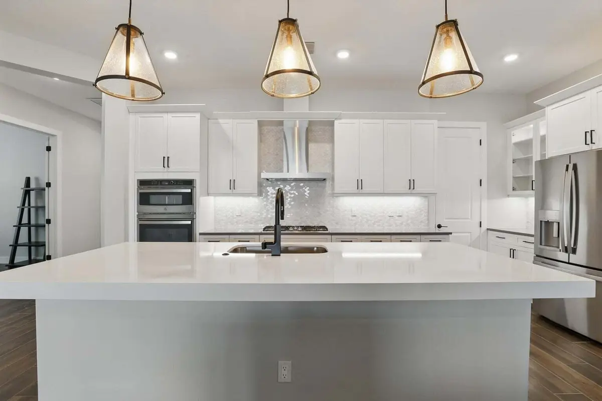 20250413211459425659000000-o at 5366 Santa Rosa Lane, Westlake