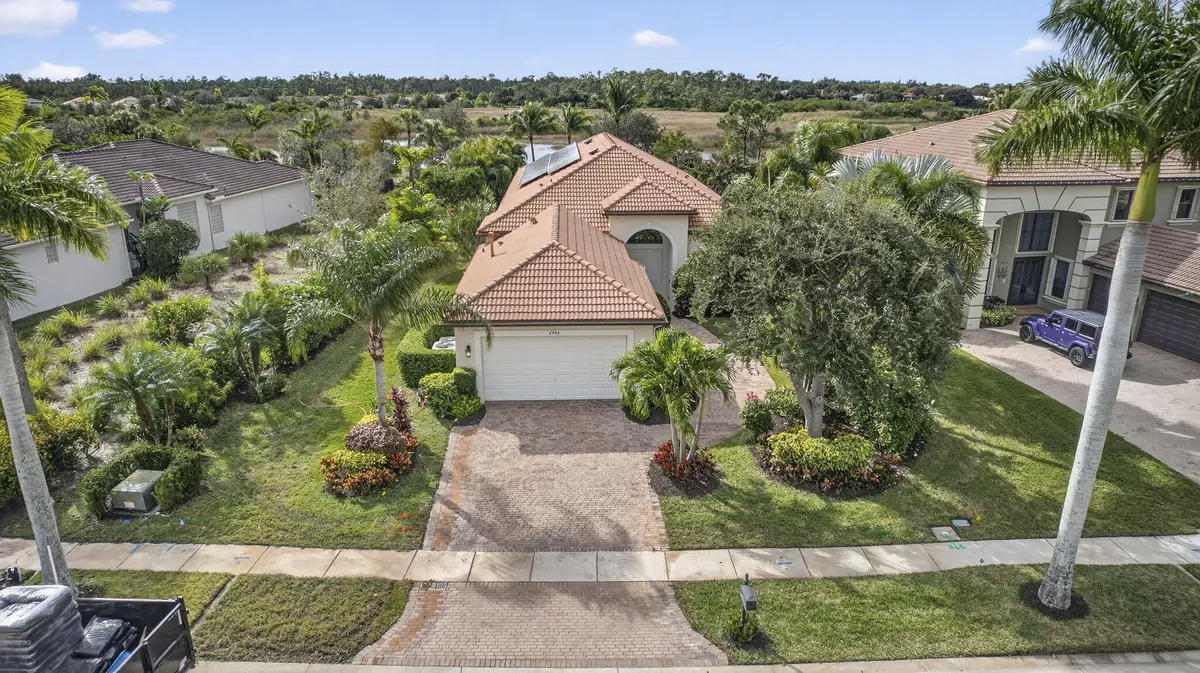 Easement on the side at 6743 Sparrow Hawk Drive Drive, West Palm Beach