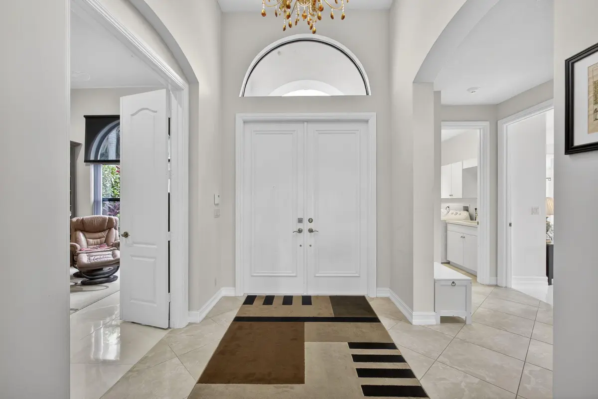 Large entry hall at 6743 Sparrow Hawk Drive Drive, West Palm Beach