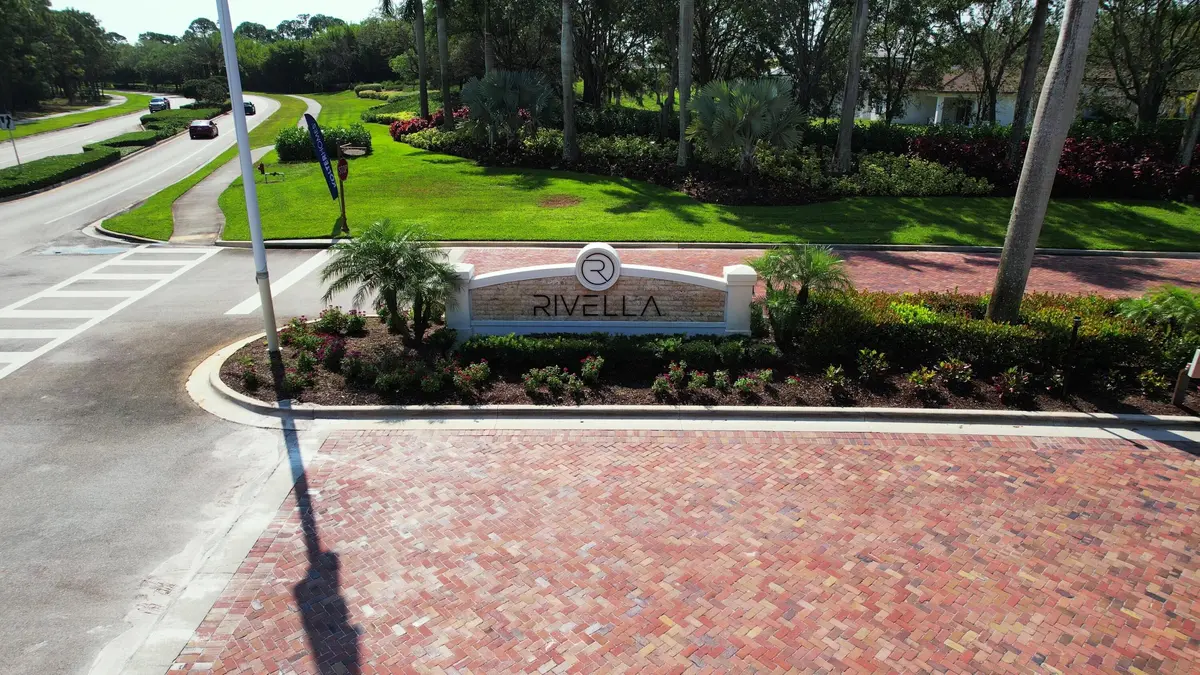 Entry at 186 SE Fiore Bello, Port St. Lucie