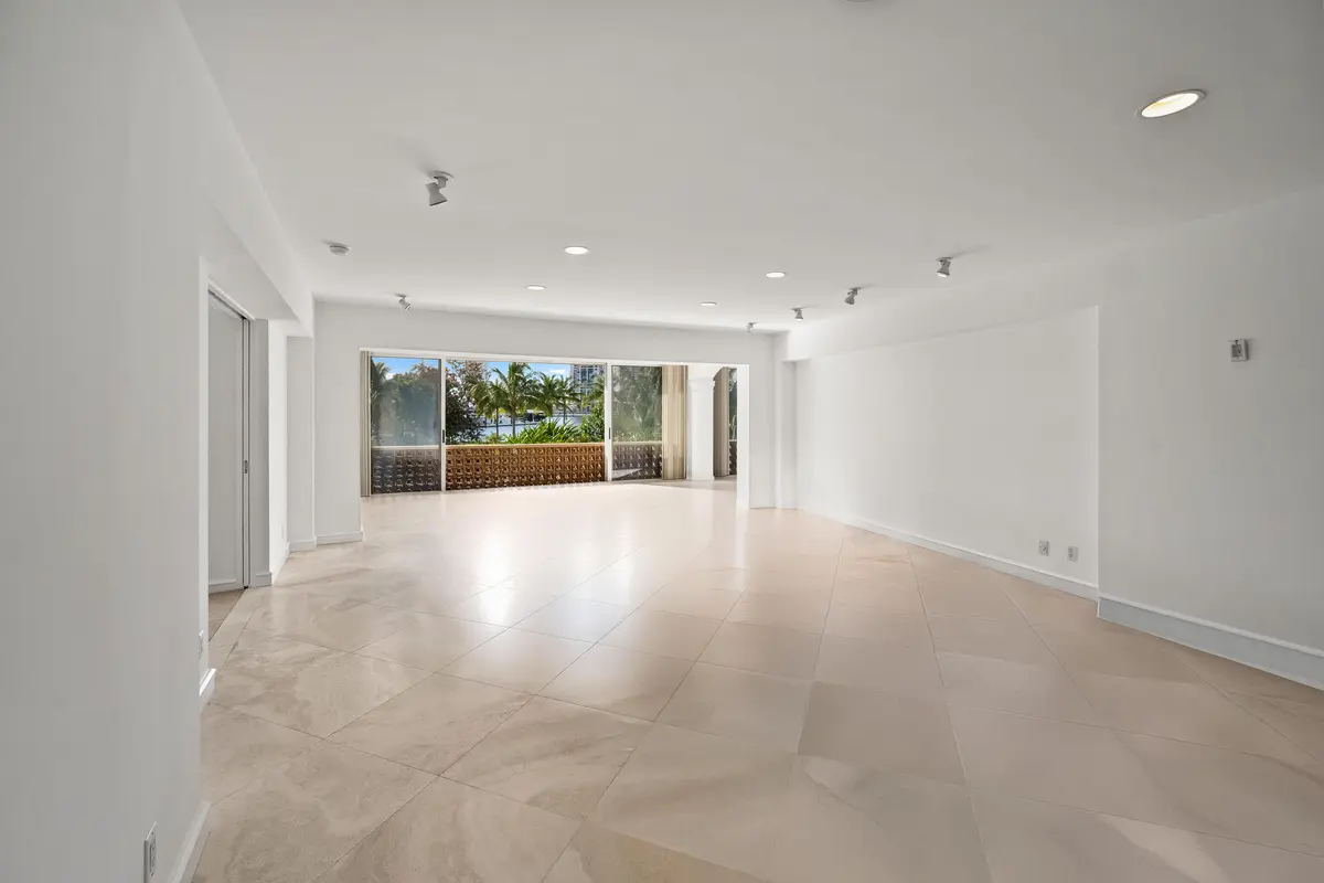 Dining/Living at 369 S Lake Drive 2e, Palm Beach