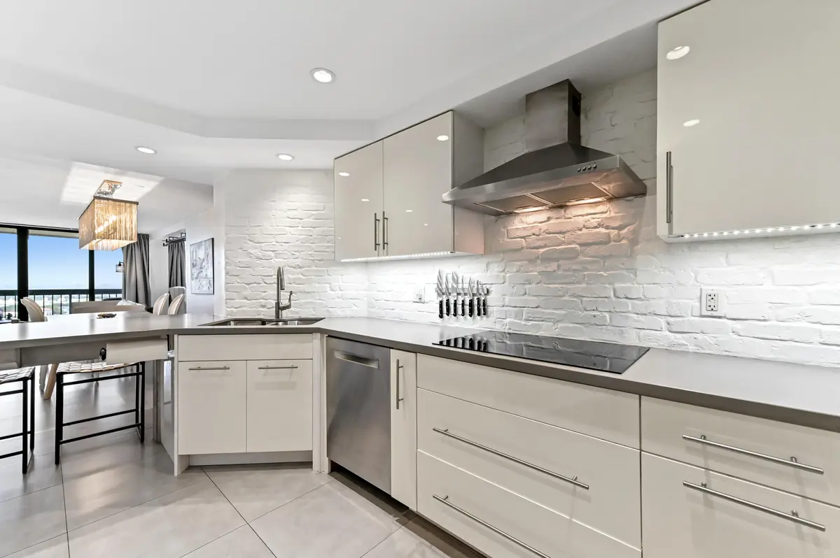 16 kitchen 02 at 2425 Presidential Way 1806, West Palm Beach