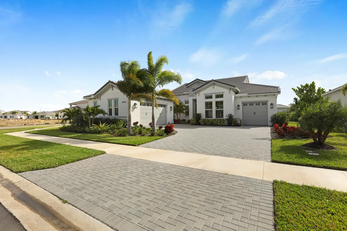 Front Yard at 14952 Woodlot Court, Westlake
