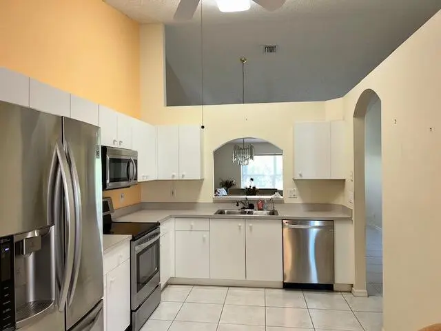 EAT IN KITCHEN at 6092 Petunia Road, Delray Beach