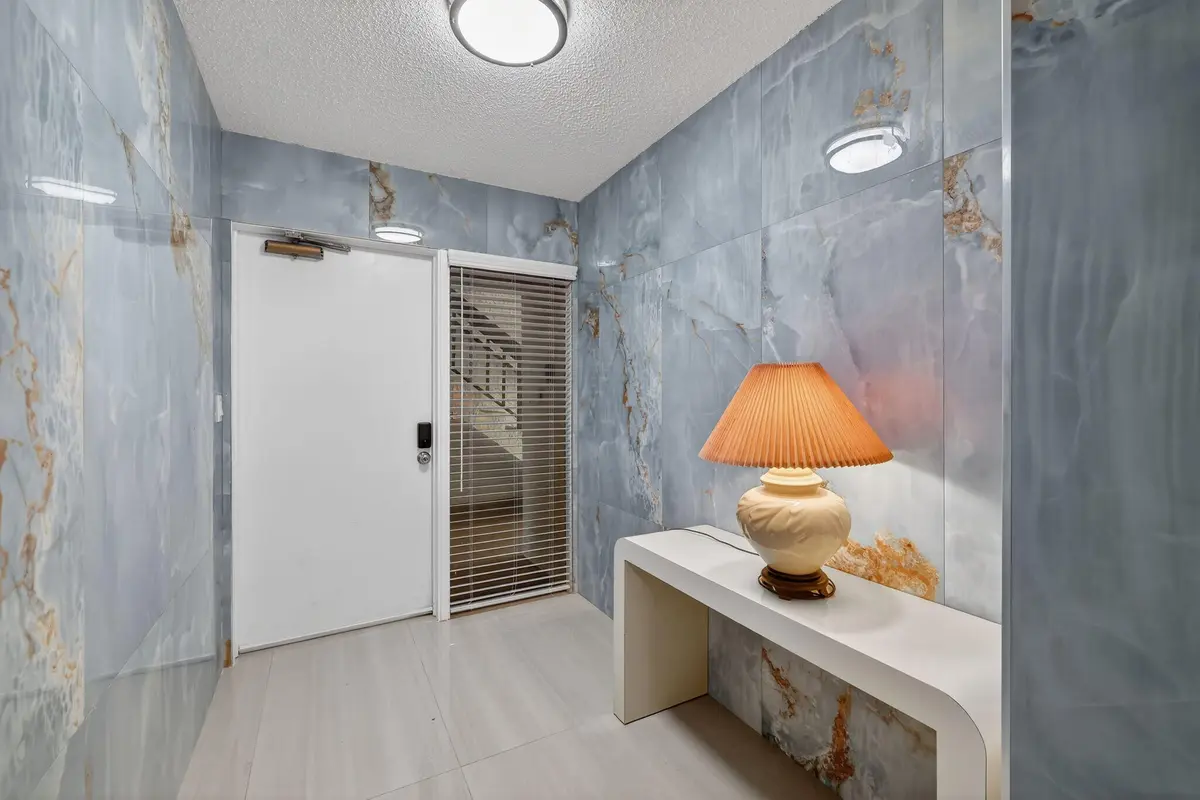 5-web-or-mls-3A5A6104 at 3300 Twin Lakes Terrace 102, Fort Pierce