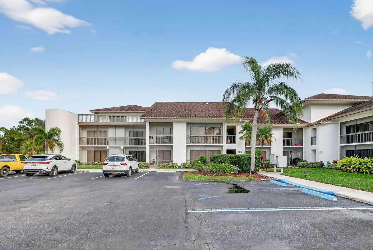 2-web-or-mls-3A5A6287 at 3300 Twin Lakes Terrace 102, Fort Pierce