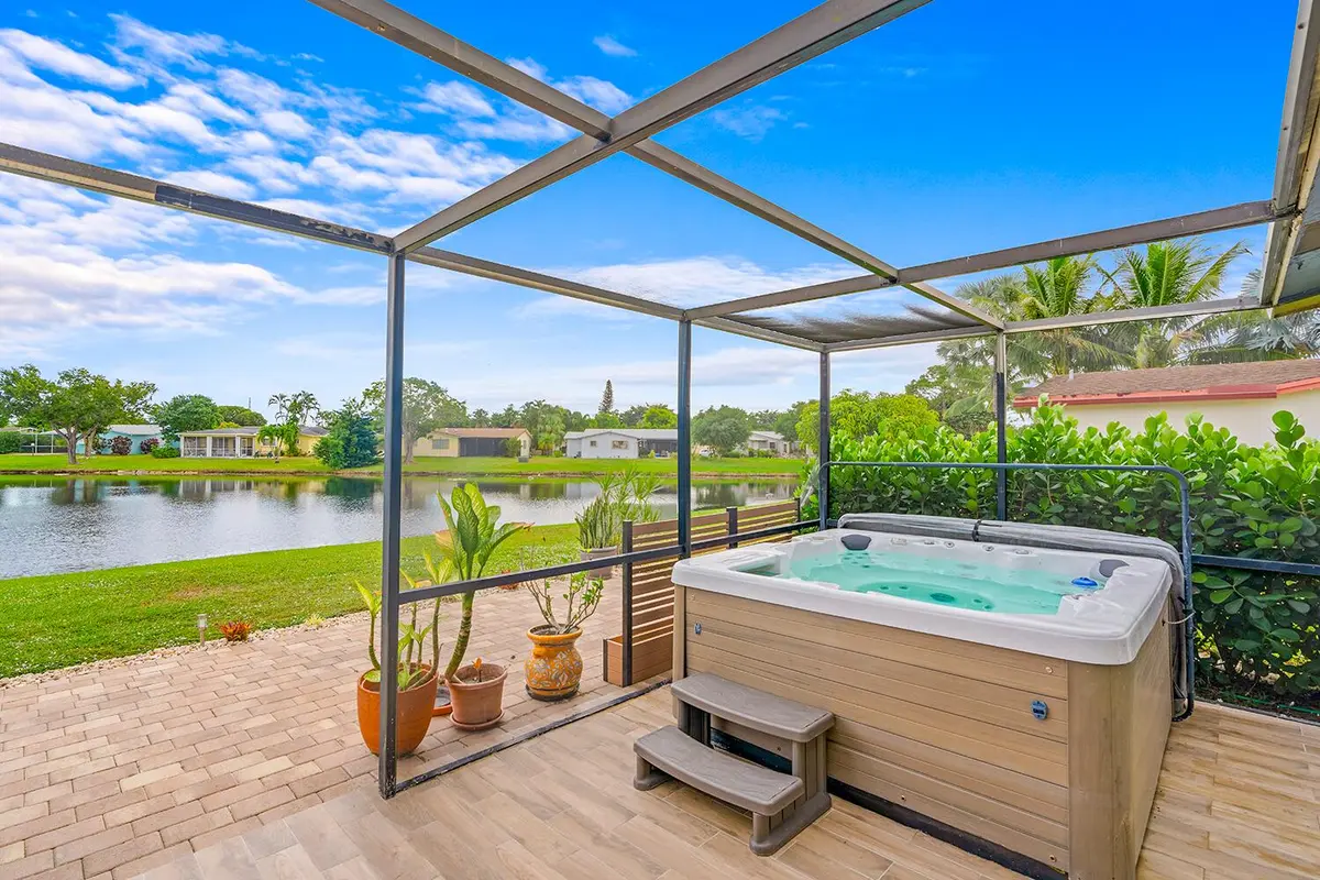 Private Hot Tub at 14624 Country Side Lane, Delray Beach