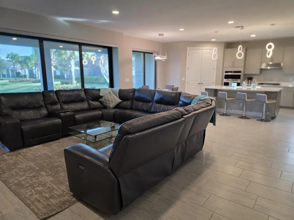08-Open Concept Living at 527 SE Vallarta Drive, Port St. Lucie