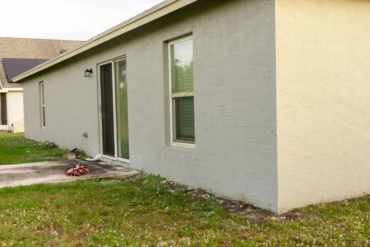 2HS09050-HDR-2 at 2325 SE Calcutta Circle, Port St. Lucie