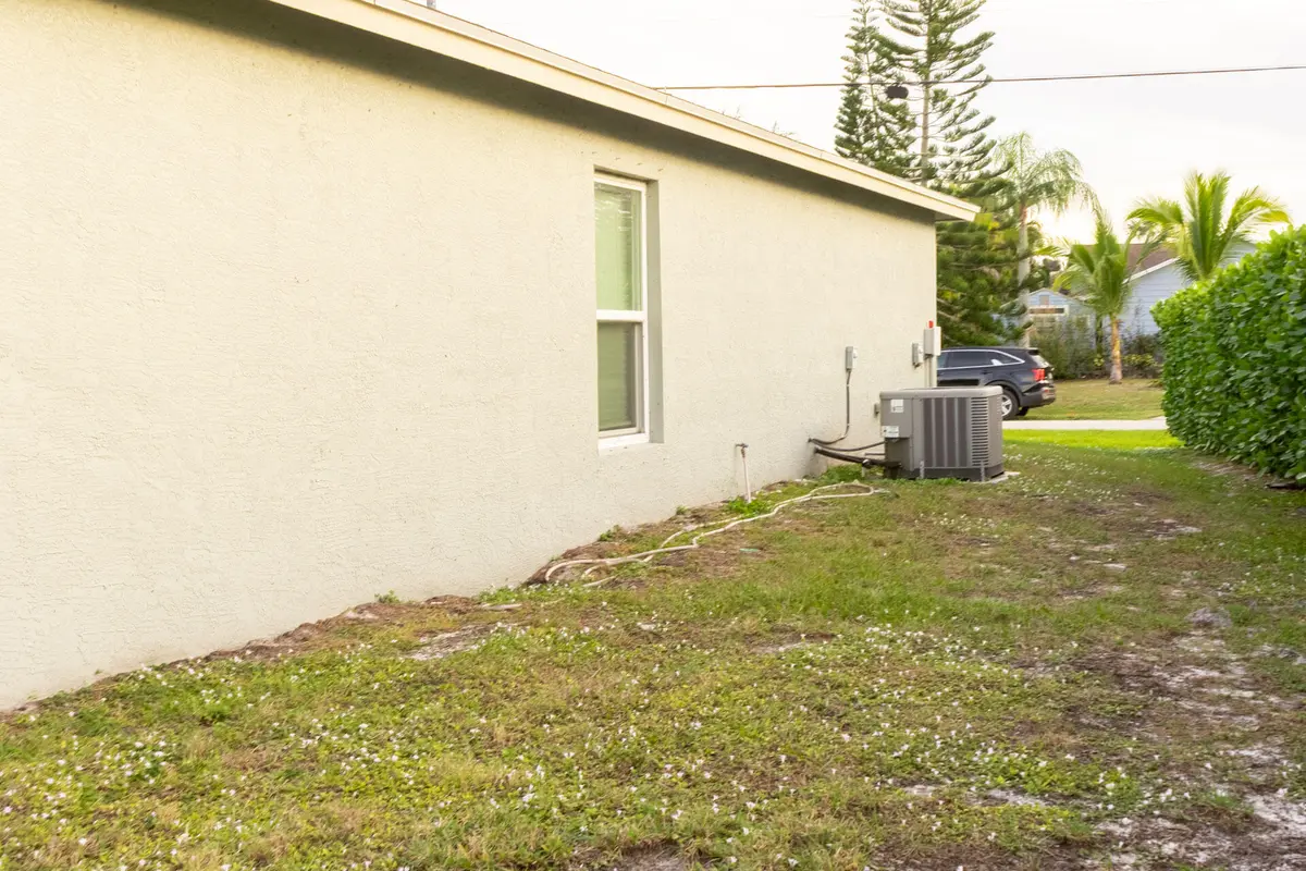 2HS09053-HDR-2 at 2325 SE Calcutta Circle, Port St. Lucie