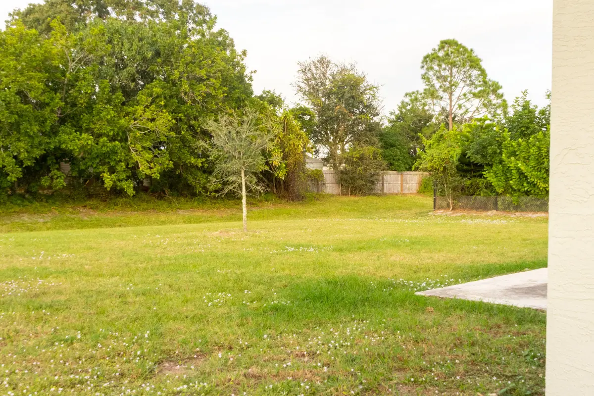 2HS09056-HDR-2 at 2325 SE Calcutta Circle, Port St. Lucie