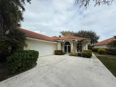 222 E Tall Oaks Circle, Palm Beach Gardens – Single Family Residence for rent