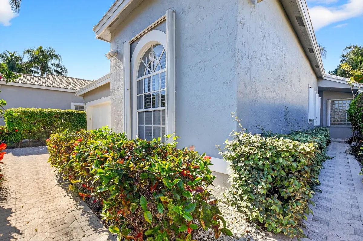 Side entrance at 11921 Fountainside Circle, Boynton Beach