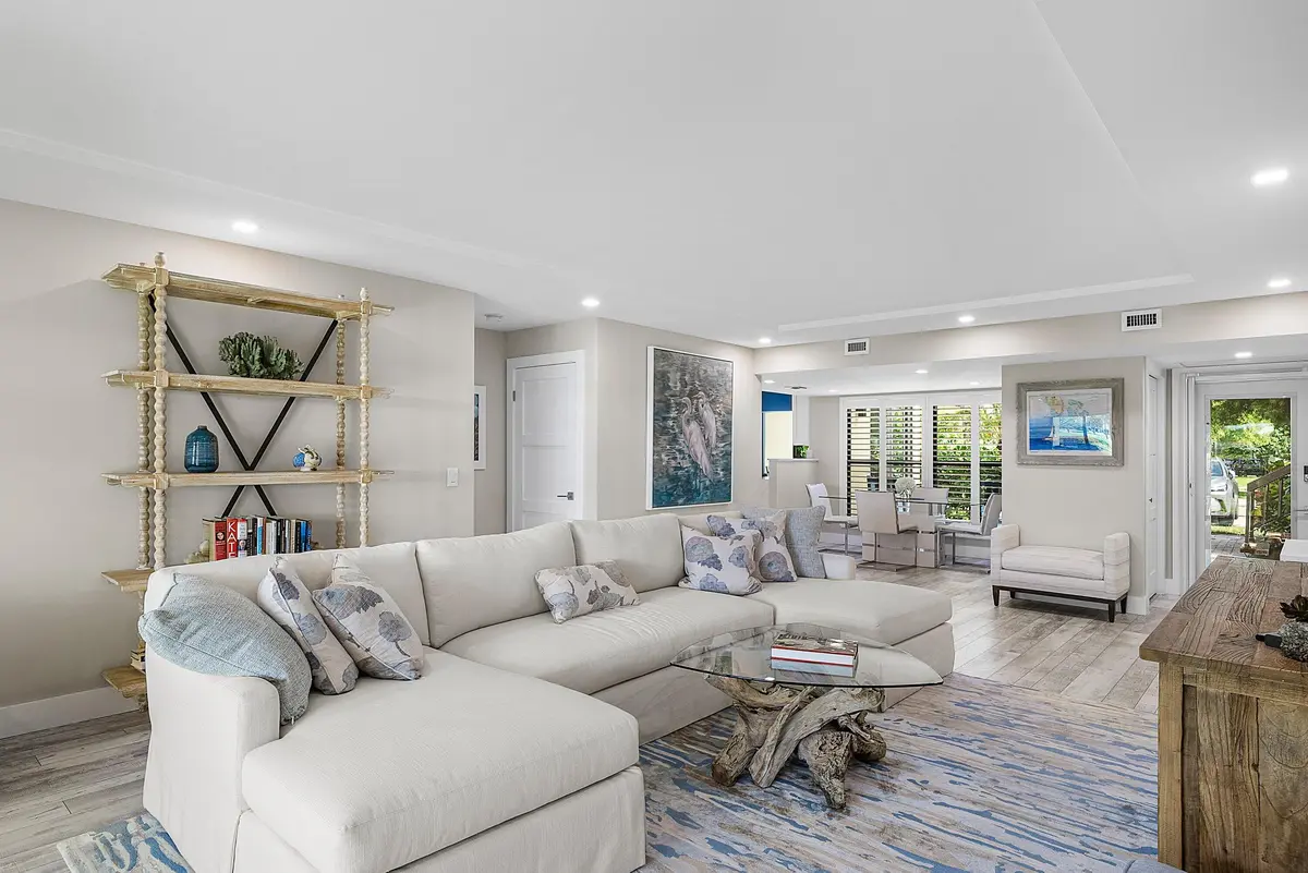 Interior living area at 3709 Quail Ridge Drive Bobwhite B, Boynton Beach