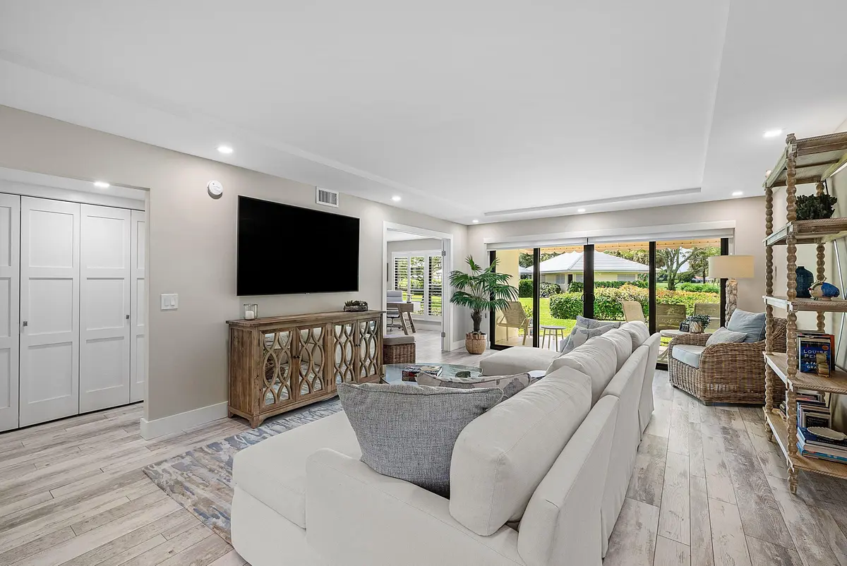 Interior living area at 3709 Quail Ridge Drive Bobwhite B, Boynton Beach