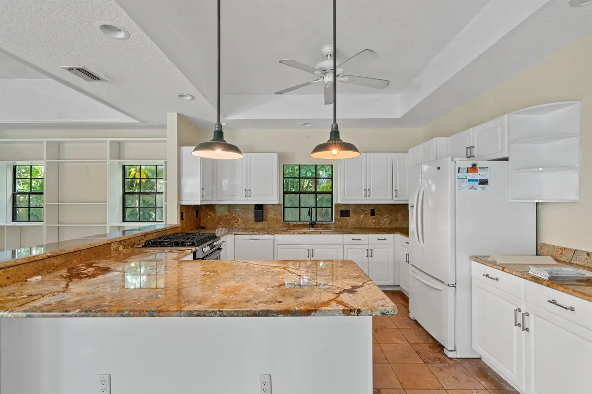 KITCHEN_STRAIGHT_DT at 206 Queens Lane, Palm Beach