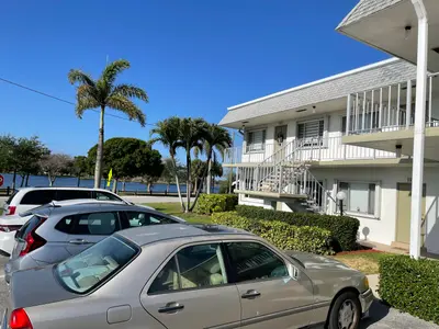 3160 Lake Osborne Drive 201, Lake Worth Beach – sold