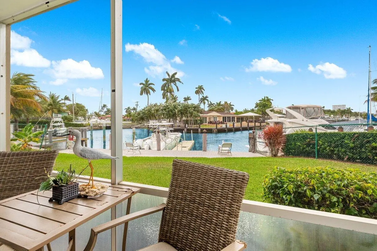 024-2201 at 2201 SE 9th Street 107, Pompano Beach