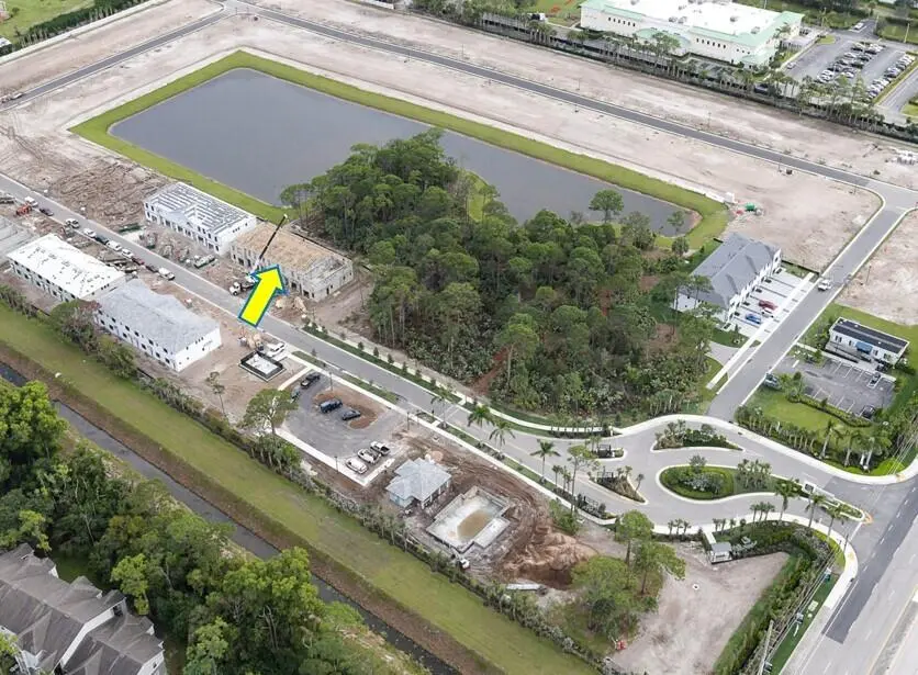 41 location at 4322 Efendi Drive Latitude 41-32, Lantana