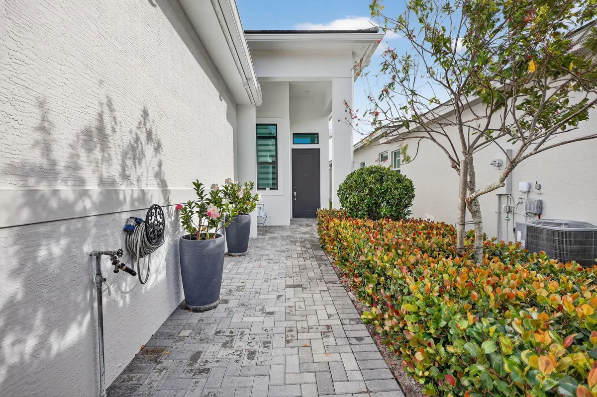 4-web-or-mls-5P1A7794 at 180 SE Via Bisento, Port St. Lucie