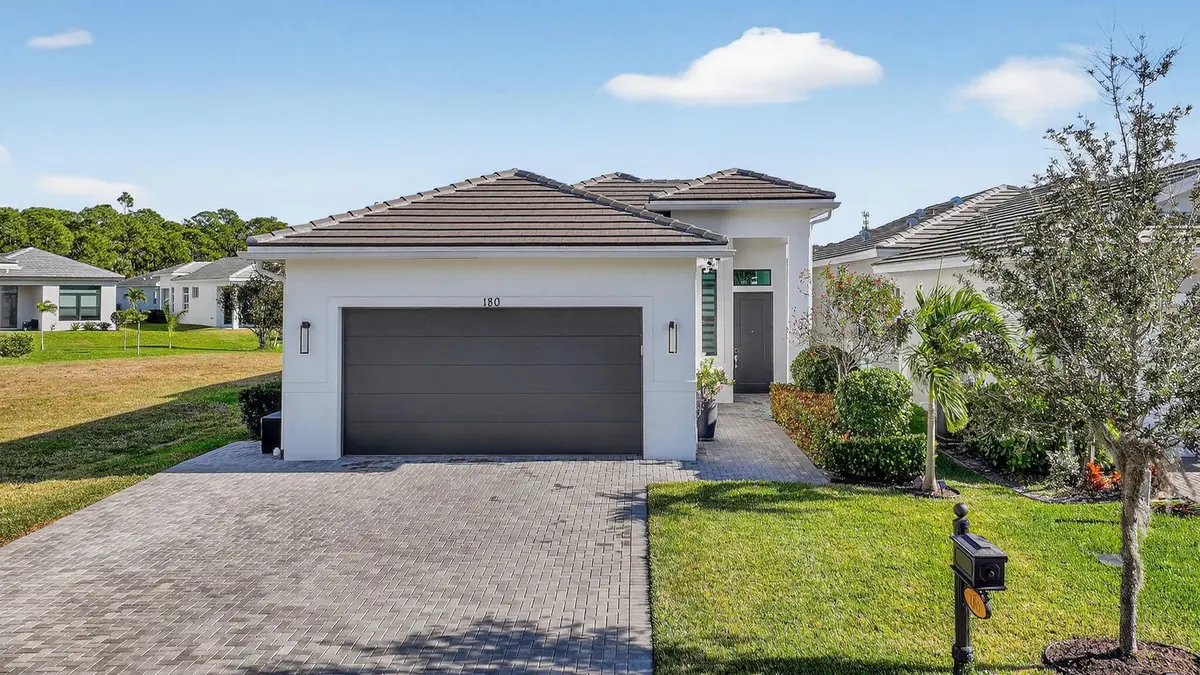 44-web-or-mls-DJI_20251211015612_0001_D at 180 SE Via Bisento, Port St. Lucie
