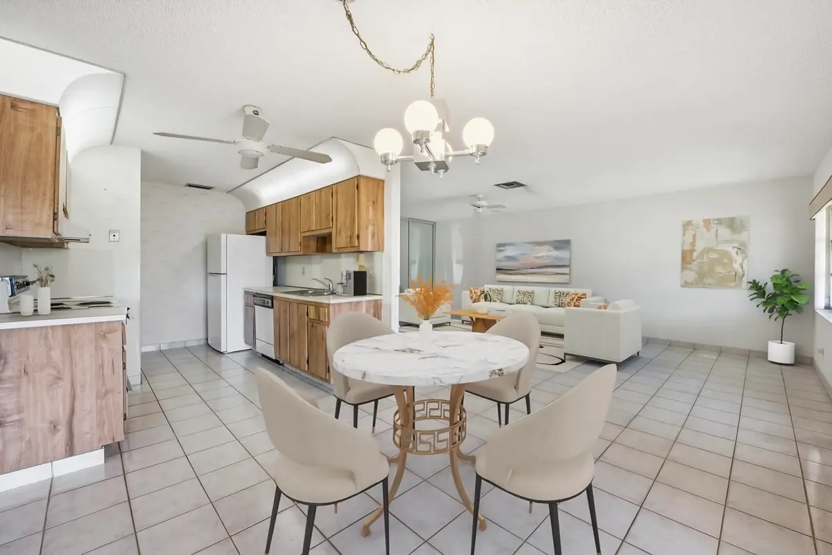 Neutral Flooring at 14440 Campanelli Drive, Delray Beach