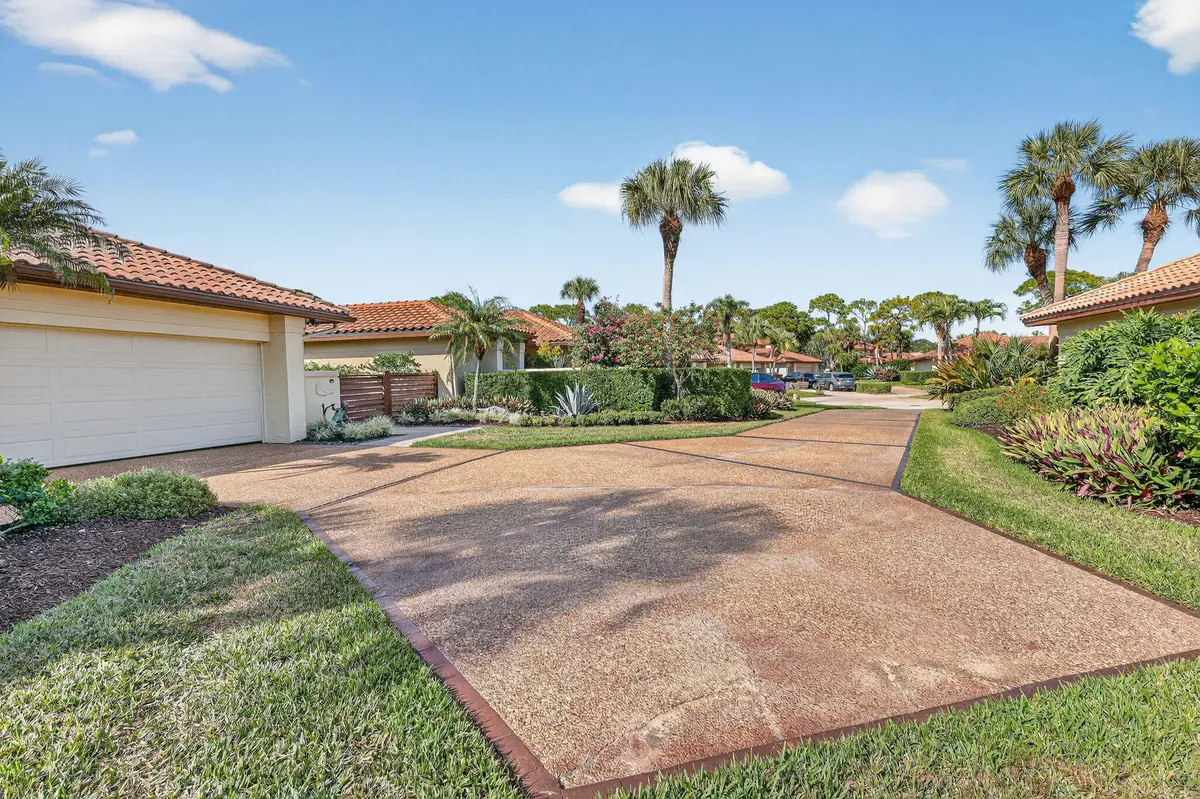 5-web-or-mls-5P1A8224 at 5382 SE Meredith Terrace, Stuart