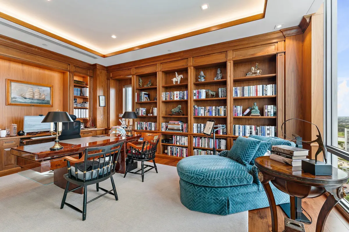 Library at 3 Water Club Way 1902, North Palm Beach