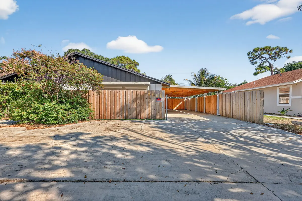 1-web-or-mls-7R7A0953 at 5785 SE Collins Avenue, Stuart