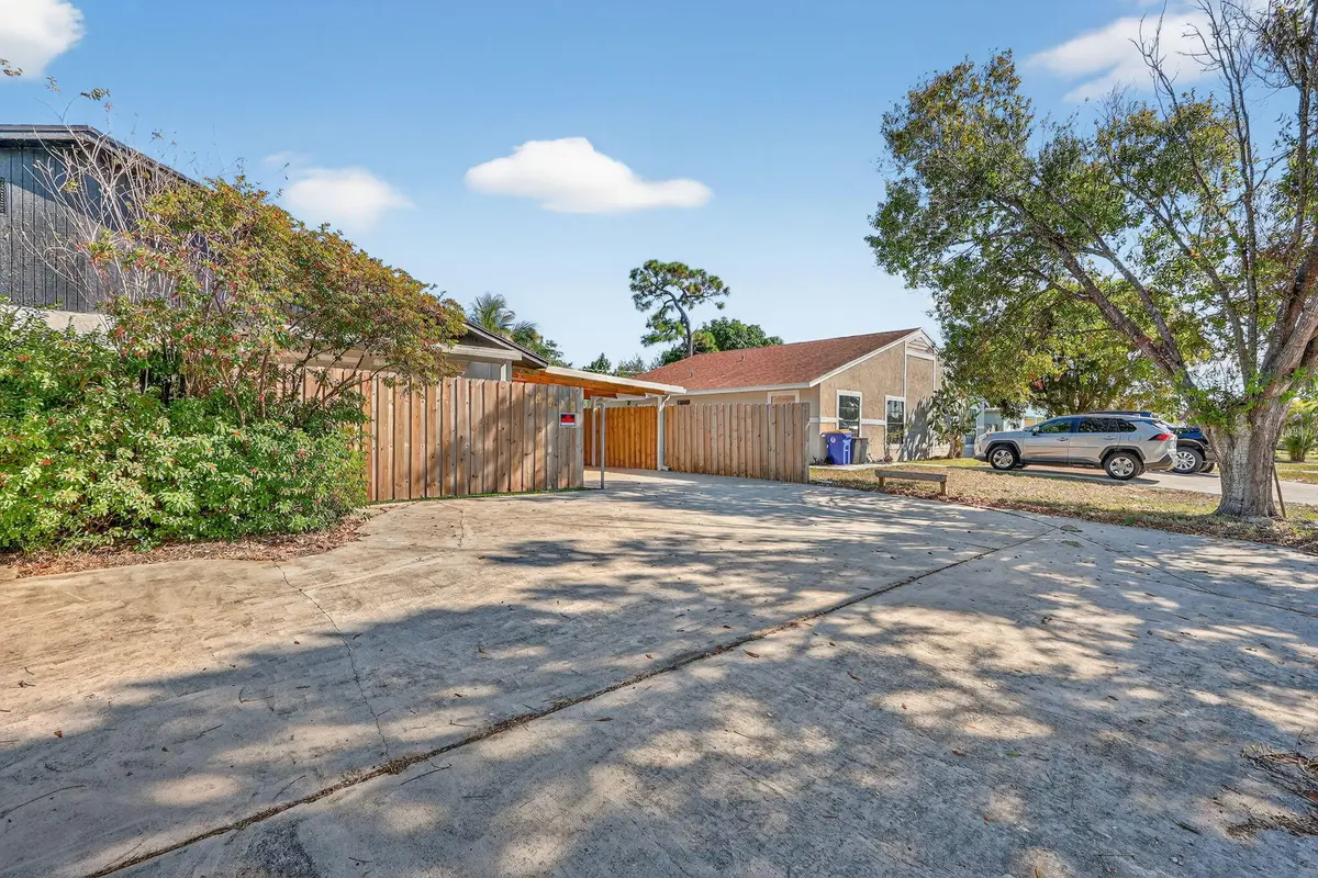 3-web-or-mls-7R7A0947 at 5785 SE Collins Avenue, Stuart