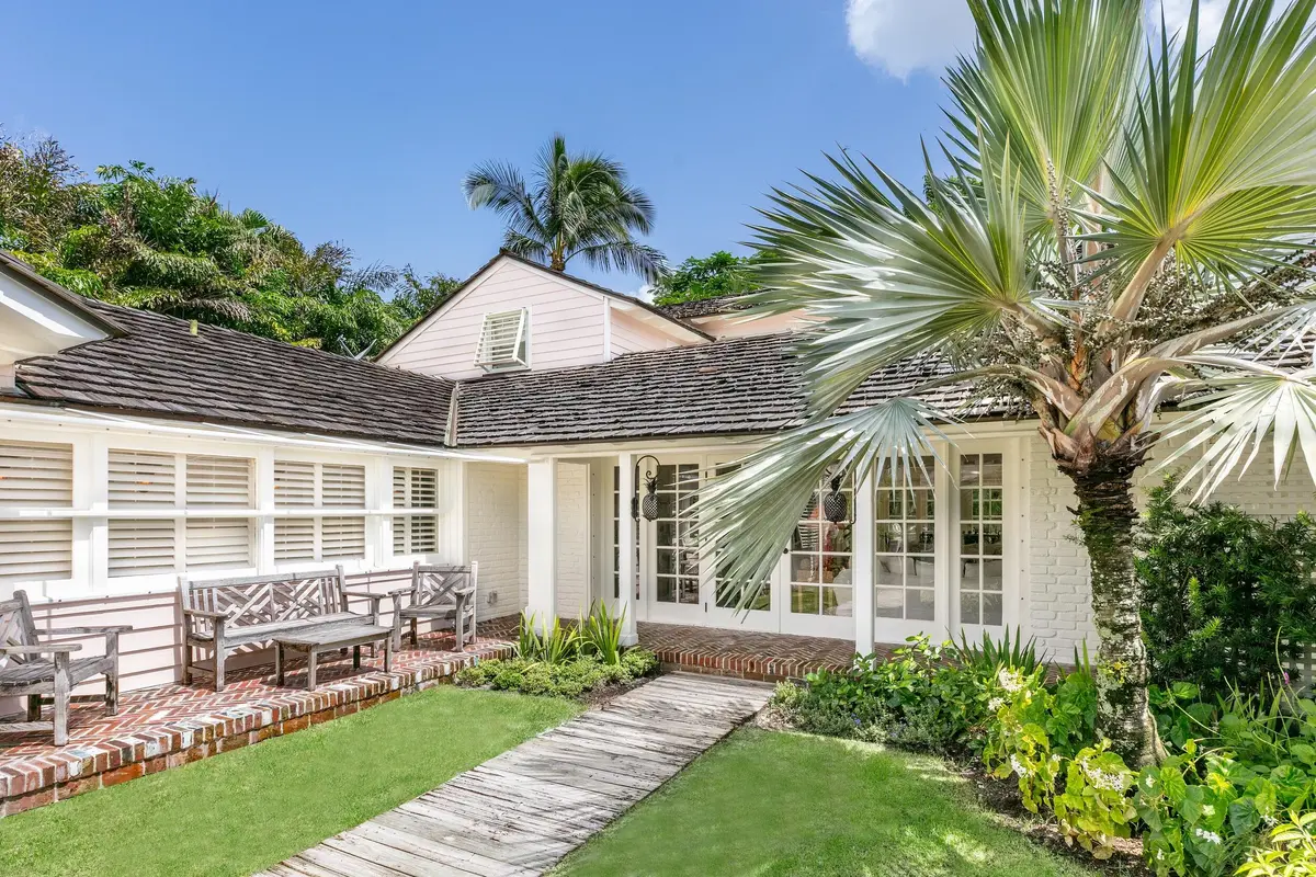 Courtyard at 285 Orange Grove Road, Palm Beach