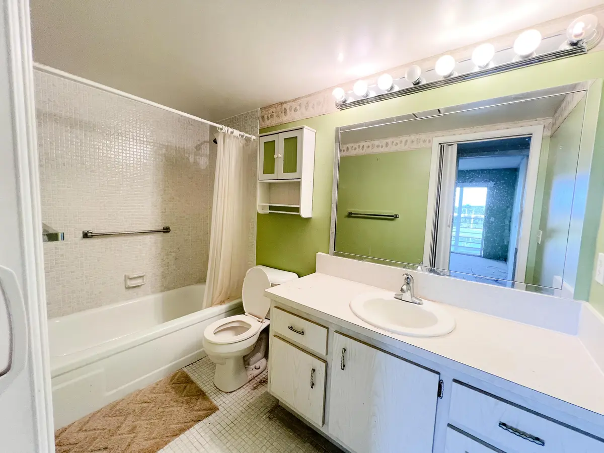 Master Bathroom at 4040 Lincoln C 4040, Boca Raton