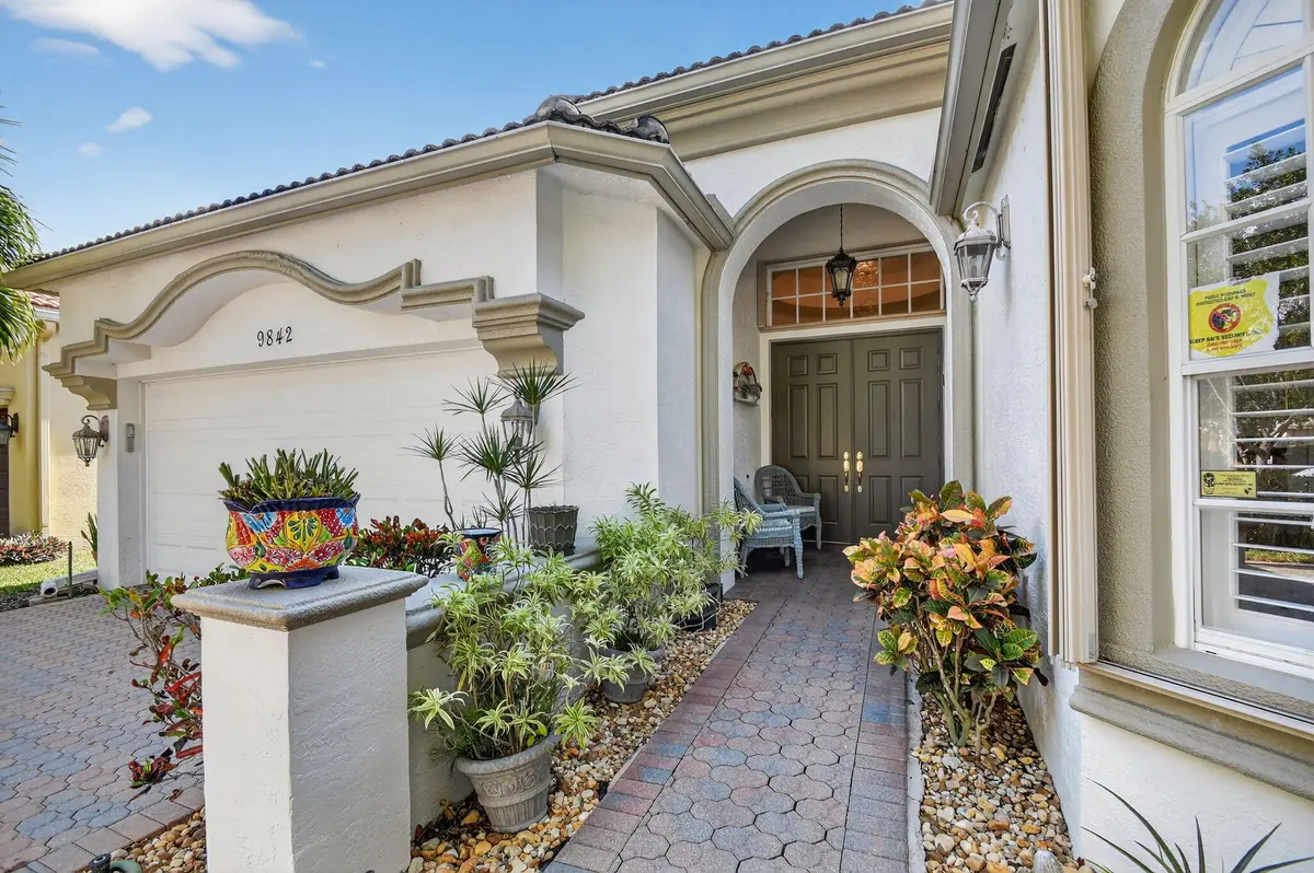 Covered Entry at 9842 Via Elegante, Wellington