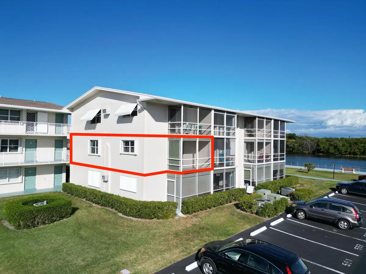 Corner unit 205 at 530 Horizons E 205, Boynton Beach