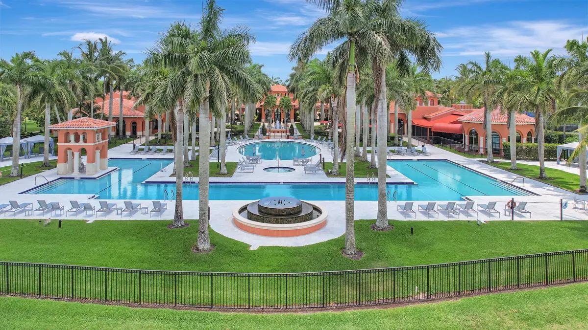Stunning Resort Style at 9842 Via Elegante, Wellington