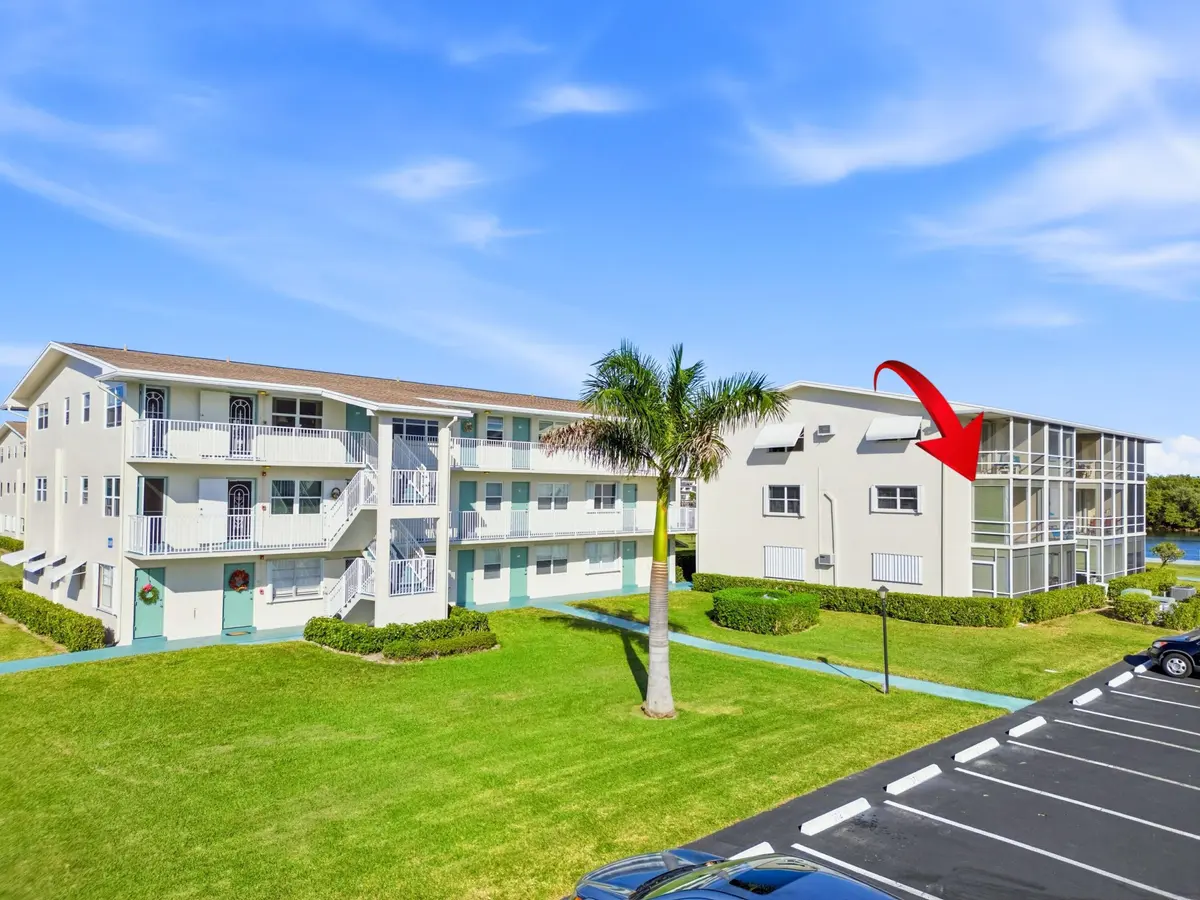 Building 530, unit 205 at 530 Horizons E 205, Boynton Beach